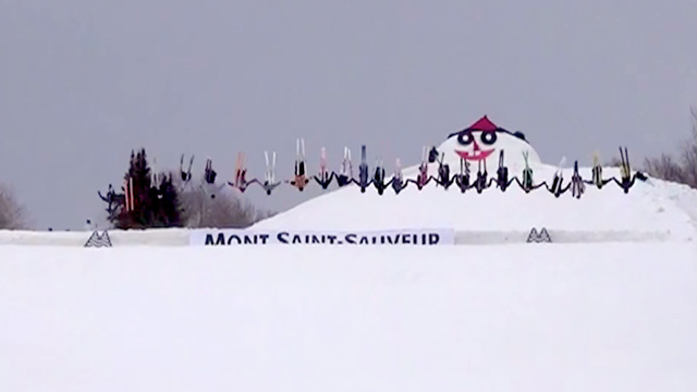 Skiers perform 30-person backflip in Quebec